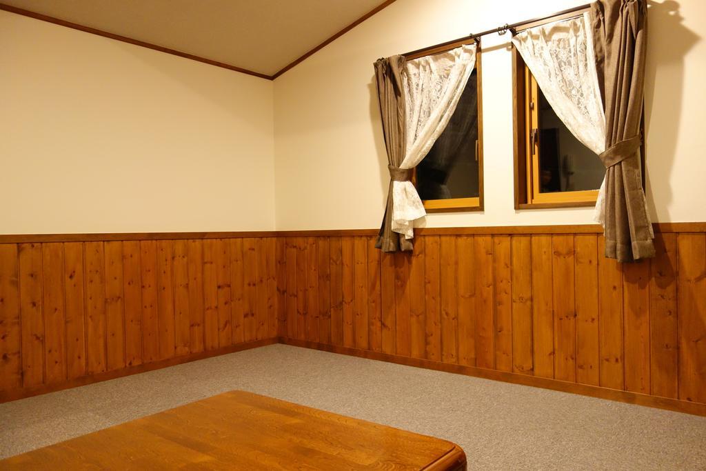 Community House Tyrolien Hotel Hakuba Exterior foto