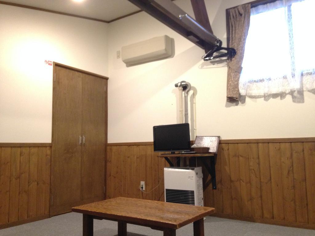 Community House Tyrolien Hotel Hakuba Exterior foto