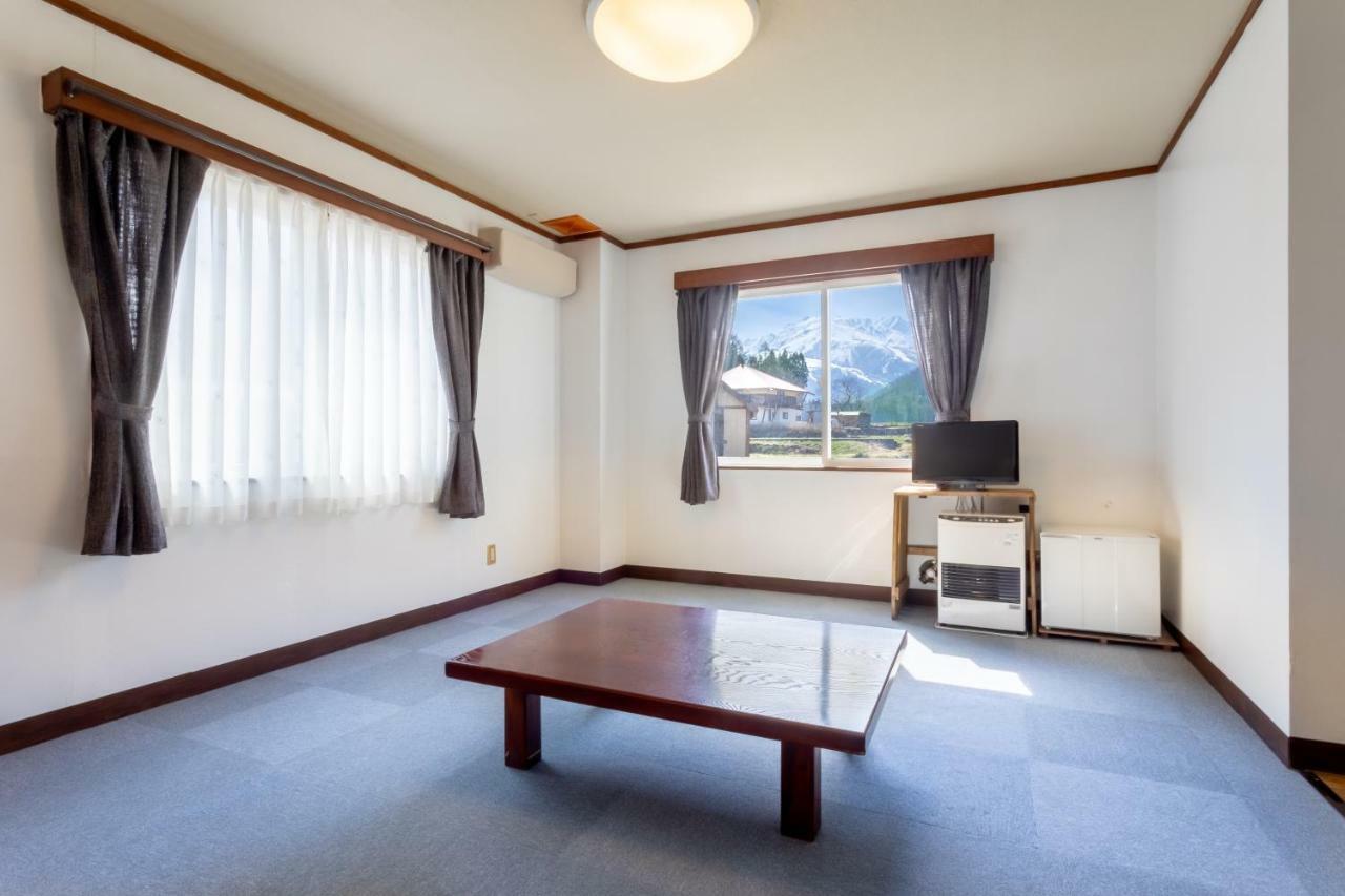 Community House Tyrolien Hotel Hakuba Exterior foto